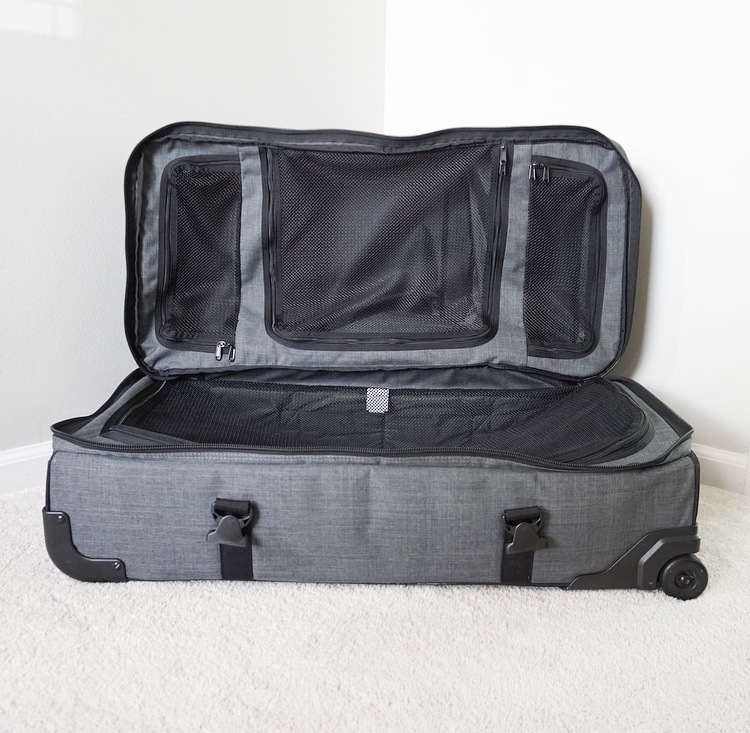 Dakine Roller Bag Inside